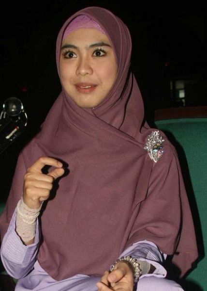 model baju oki setiana dewi