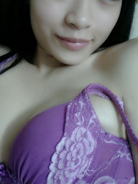 ngangkang pamer memek