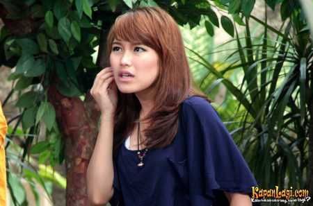 dewi persik buka bh