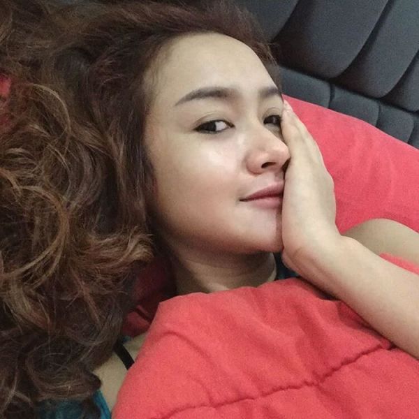 cewek tidur kosan