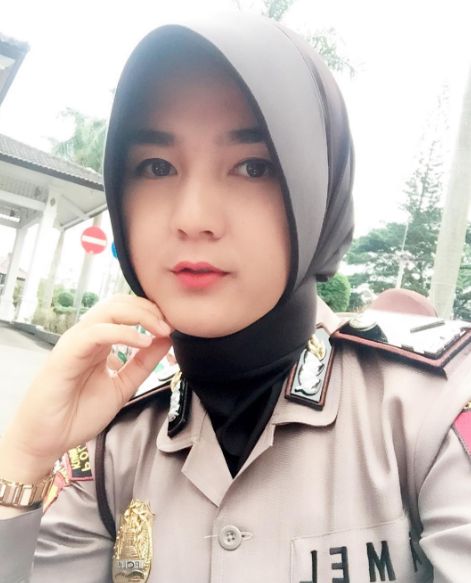 gambar orang berbuat baik
