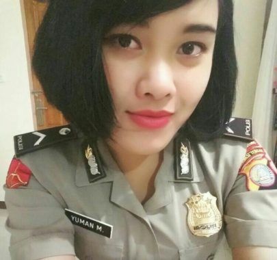perempuan telanjang bulat