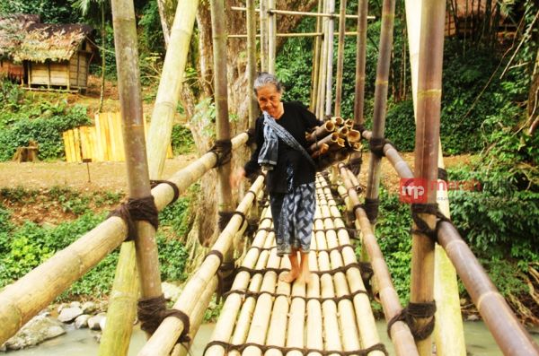 rumah adat suku baduy