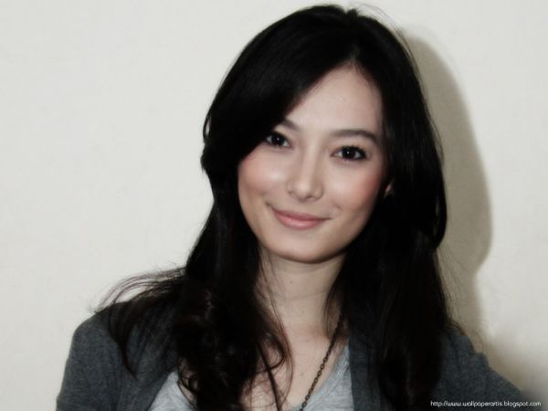 sarah azhari telanjang