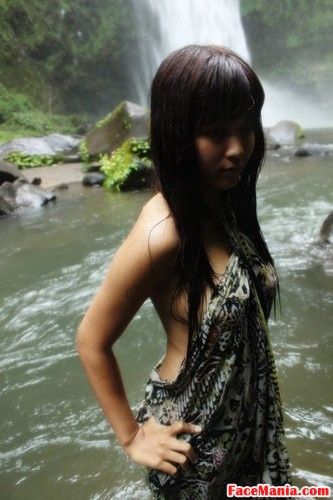 ngintip cewek lagi mandi