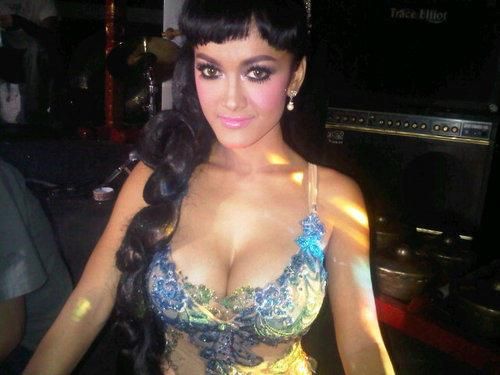 wanita bokong gede