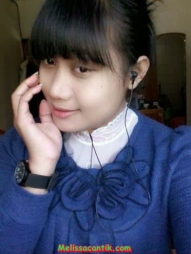 pake pensil gambar wanita berhijab