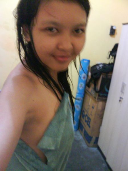 cewek cantik lagi mandi