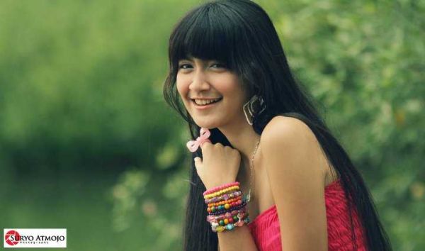 wanita tanpa pakaian apapun