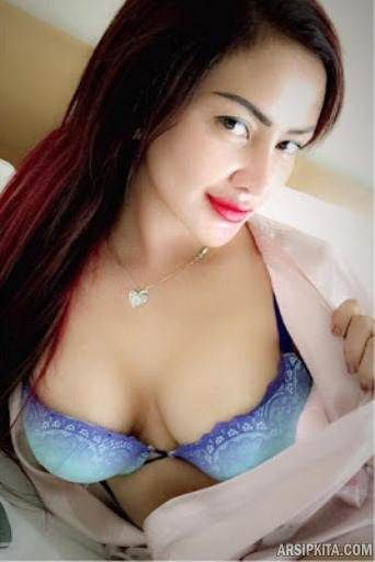ngangkang pamer memek