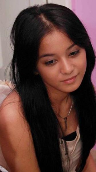 juwita bahar rok mini