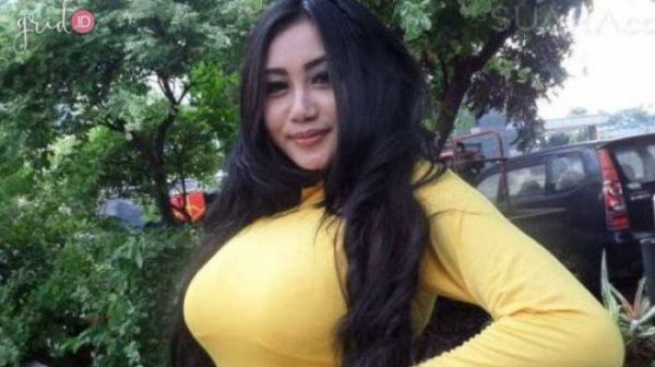 penyanyi dangdut bugil