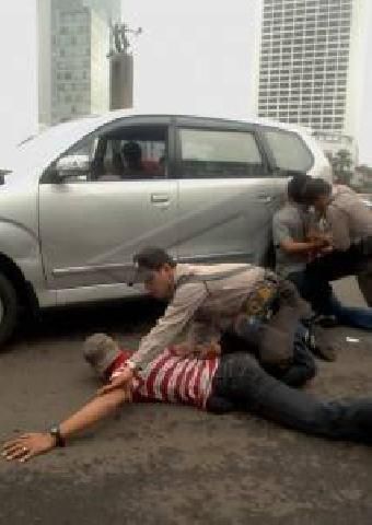 pakai terekam cctv aksi perampokan hipnotis