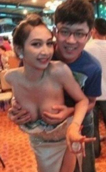 cowok hisap payudara indah