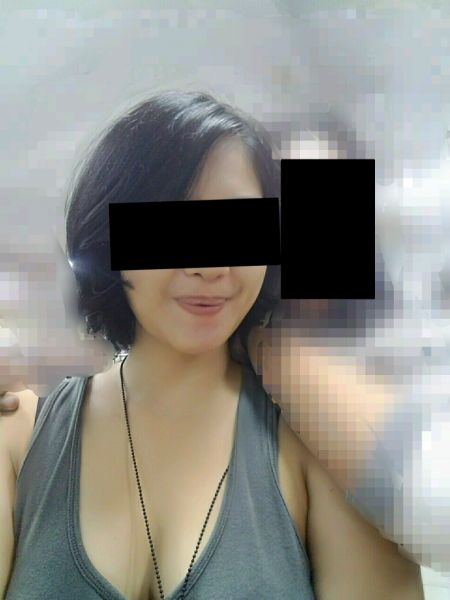 wanita hamil bugil