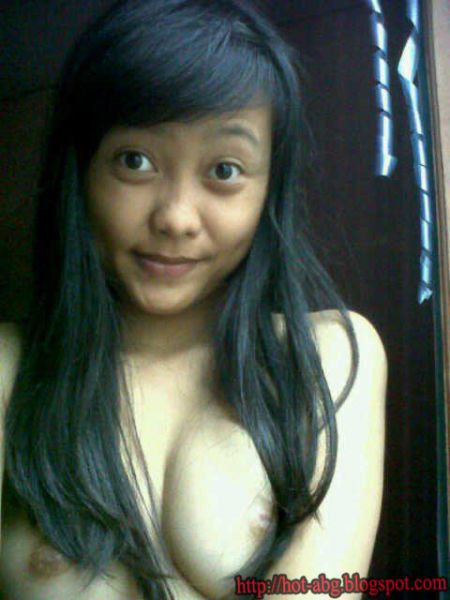 gadis bugil