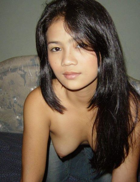 gadis bugil