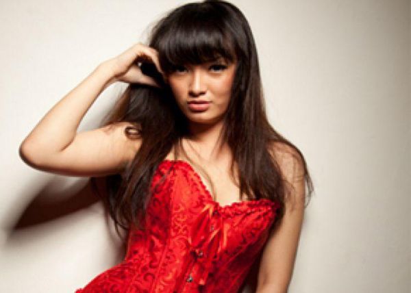 gambar zaskia gotik