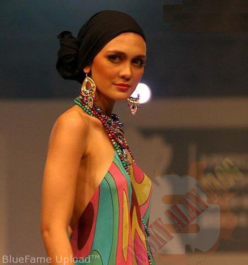 luna maya lagi mandi
