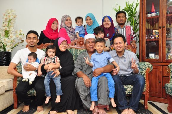 intip mandi sungai