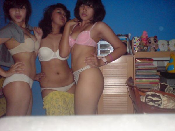 nia ramadhani bugil