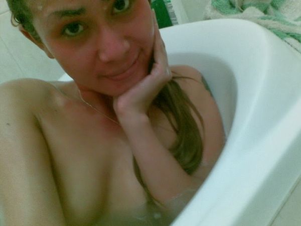 mandi telanjang
