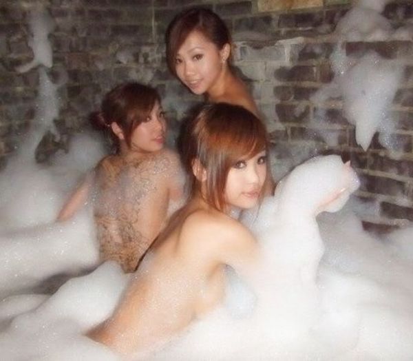 wanita bugil