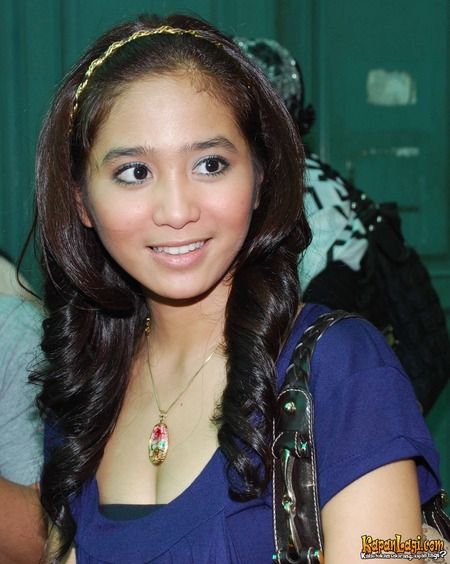 bunga zainal dan suami