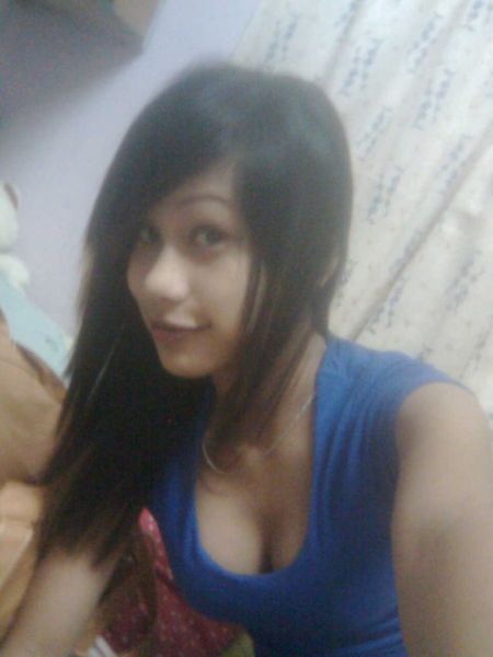 cewek cantik pake t shirt