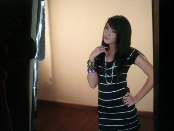 dewi persik ganti baju