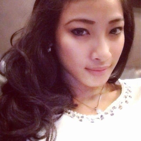 foto seksi uut permatasari