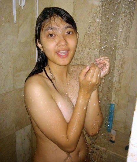 gadis bugil indonesia