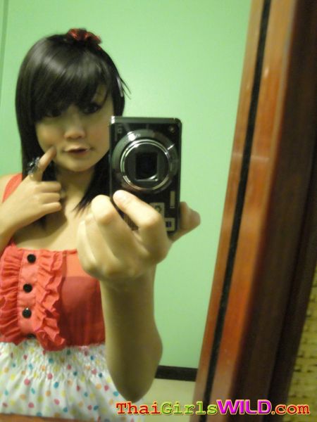 slimpics memek online gambar 1
