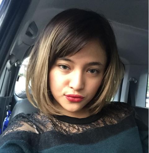 janda muda bugil