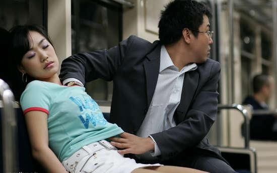 cewek tidur pake rok