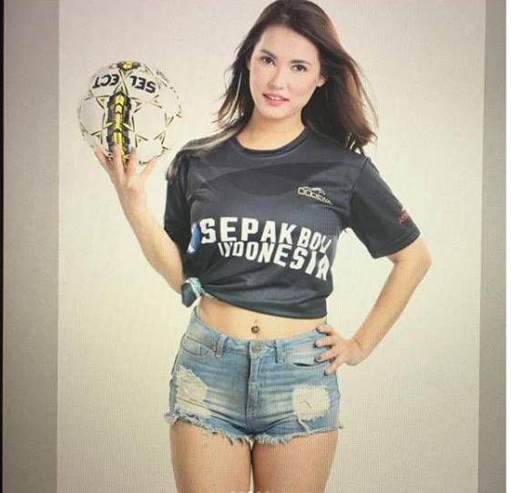 perempuan buka baju
