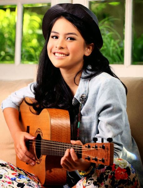 aku atau temanmu maudy ayunda