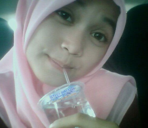 slimpics memek online gambar 1