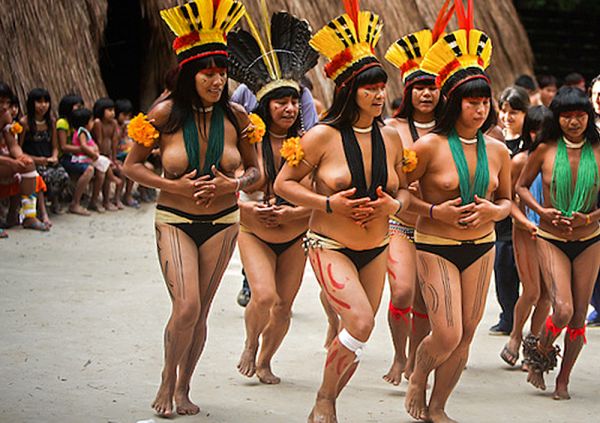 suku dayak kalimantan