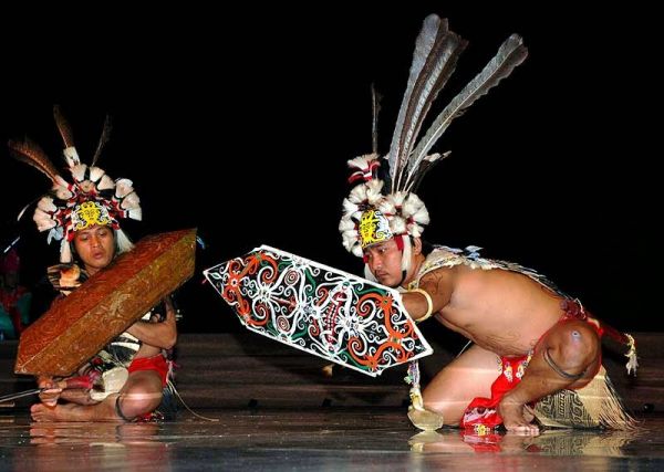 sejarah suku dayak