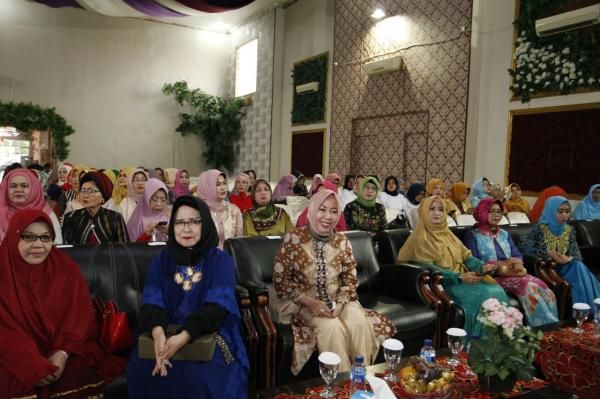 melihat wanita memek laki laki