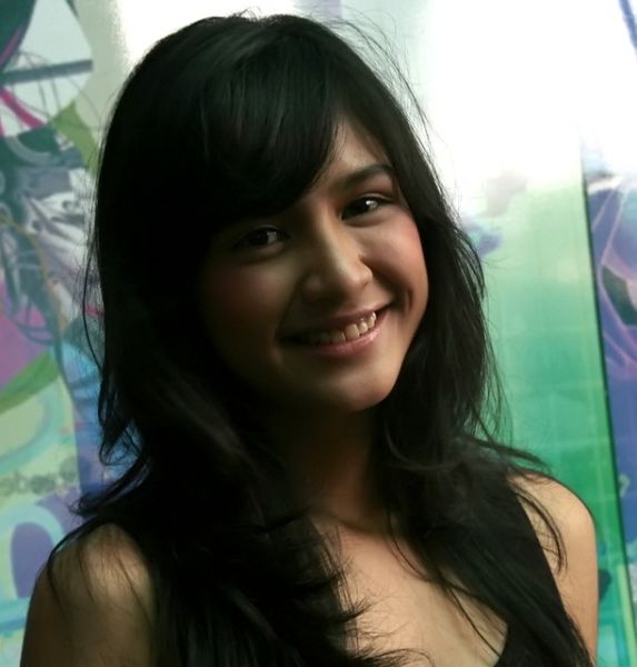cinta pertama gambar mikha tambayong