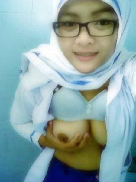 istri bugil