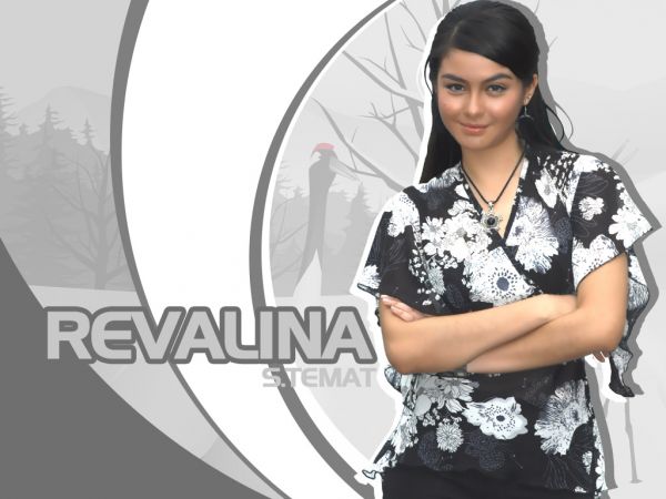 revalina s temat bugil foto