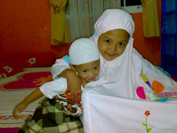 cowok cewek ngewek