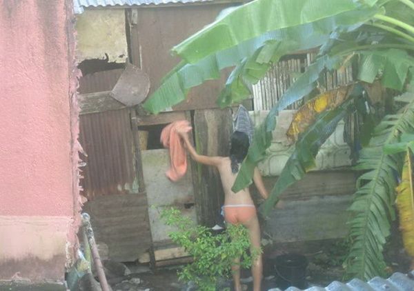 ngintip cewek pipis