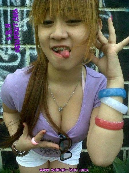 gadis indonesia telanjang