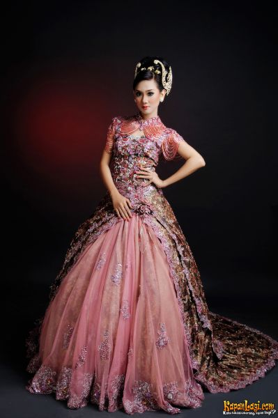 seksi pakai batik