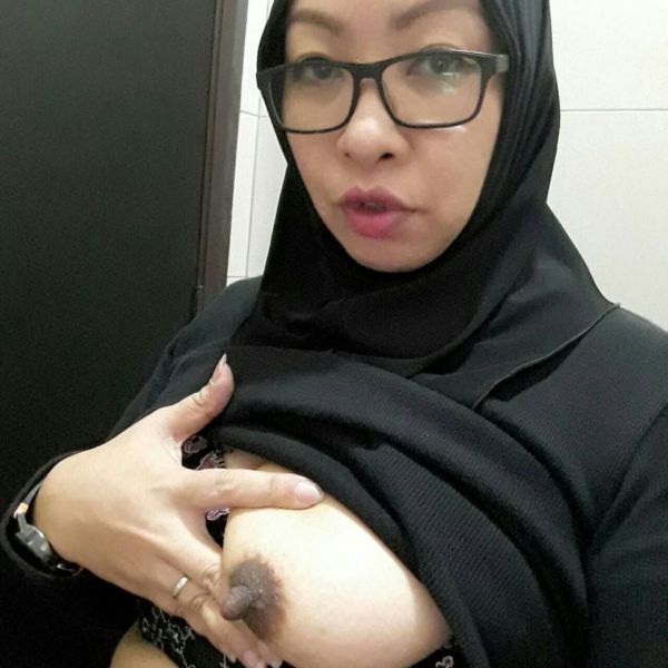toket puting hitam