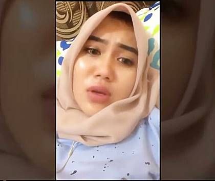 wanita bercadar indonesia